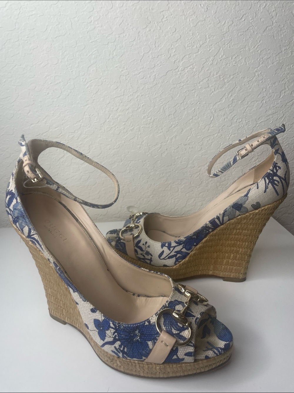 Authentic Gucci Floral Horsebit Ankle strap Charlotte wedge sandal size 8 - Picture 1 of 8